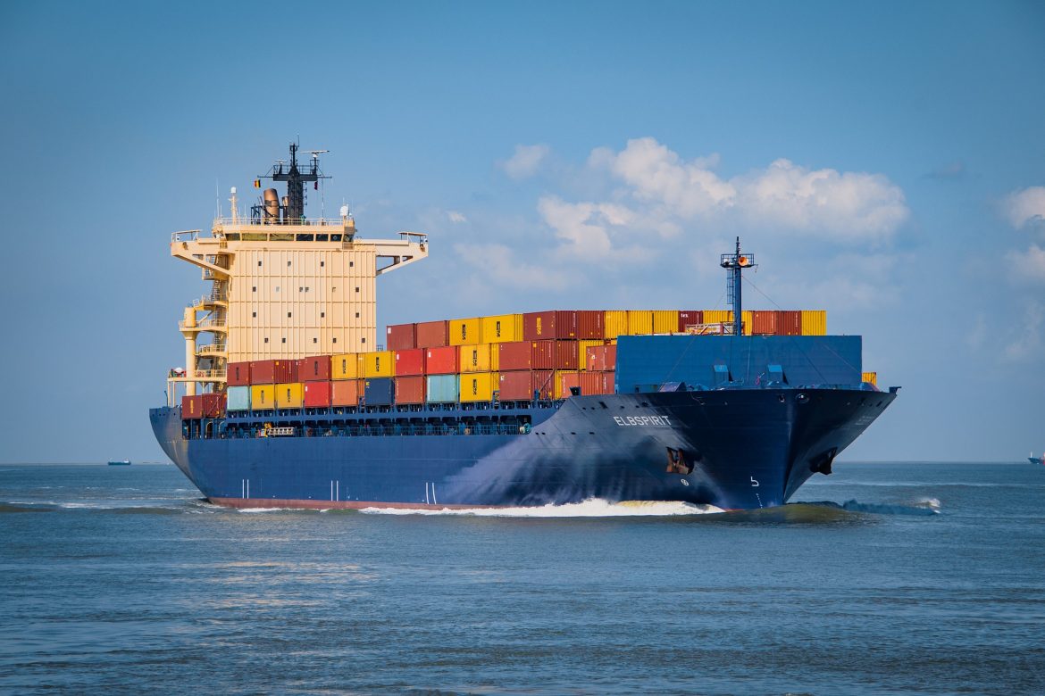 Containerschiff auf dem Meer Frachtmanagement SCM Software
