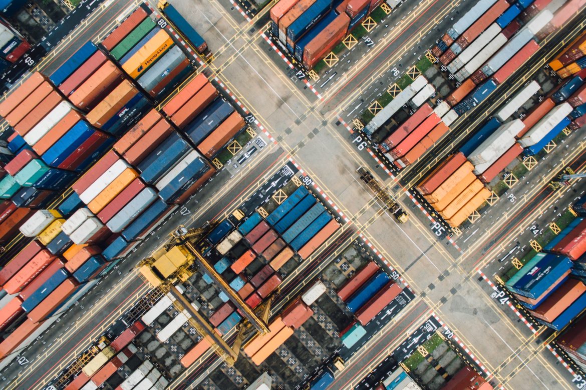 Containerhafen aus der Vogelperspektive - Beschaffungsstrategien und Supply Chain Management 2023